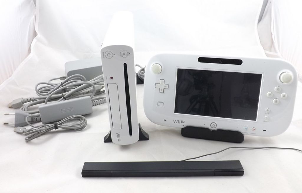 Nintendo Wii U Konsole 8 GB Weiß inklusive Gamepad Produktbild 