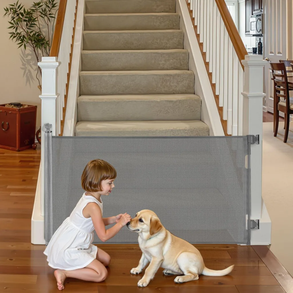 Barrière de sécurité bébé et chien grise enroulable 143 cm réglable