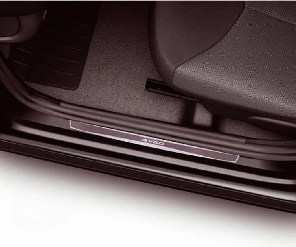 Seuils de porte Toyota Aygo finition aluminium brossé ultra résistant