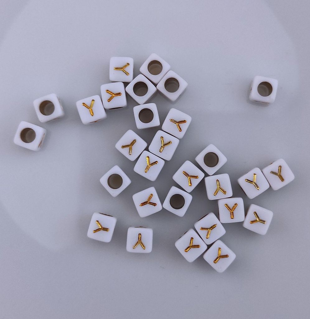Buchstaben Perlen, 30 Stück, 6x6 mm, weiß mit gold, eckig, Produktbild 