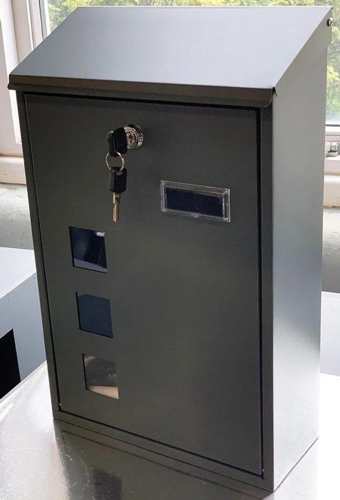 Boîte aux lettres murale pour recevoir colis et courrier en sécurité