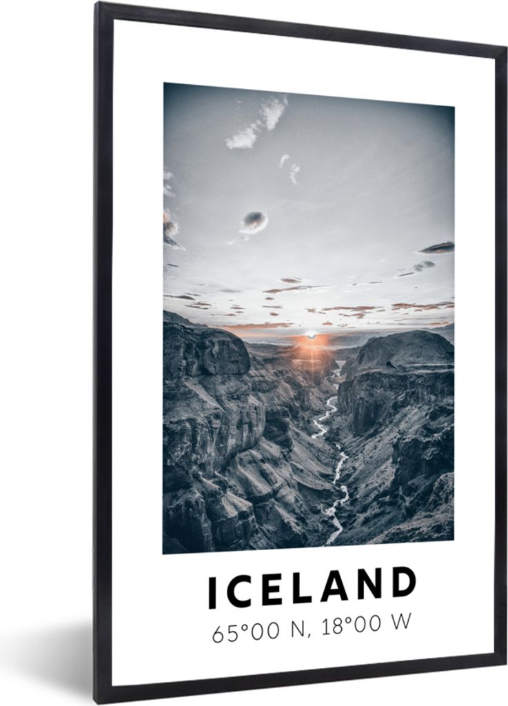 MuchoWow Gerahmtes Poster Island - Berge - Sonnenuntergang 40x60 cm - Poster mit Schwarzem Bilderrahmen Wandposter Rahmen Foto Bilder - Papierdru...