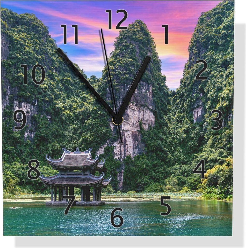 Wallario Design Wanduhr Pavillon zwischen Felsen aus Aluverbund, Größe 30 x 30 cm