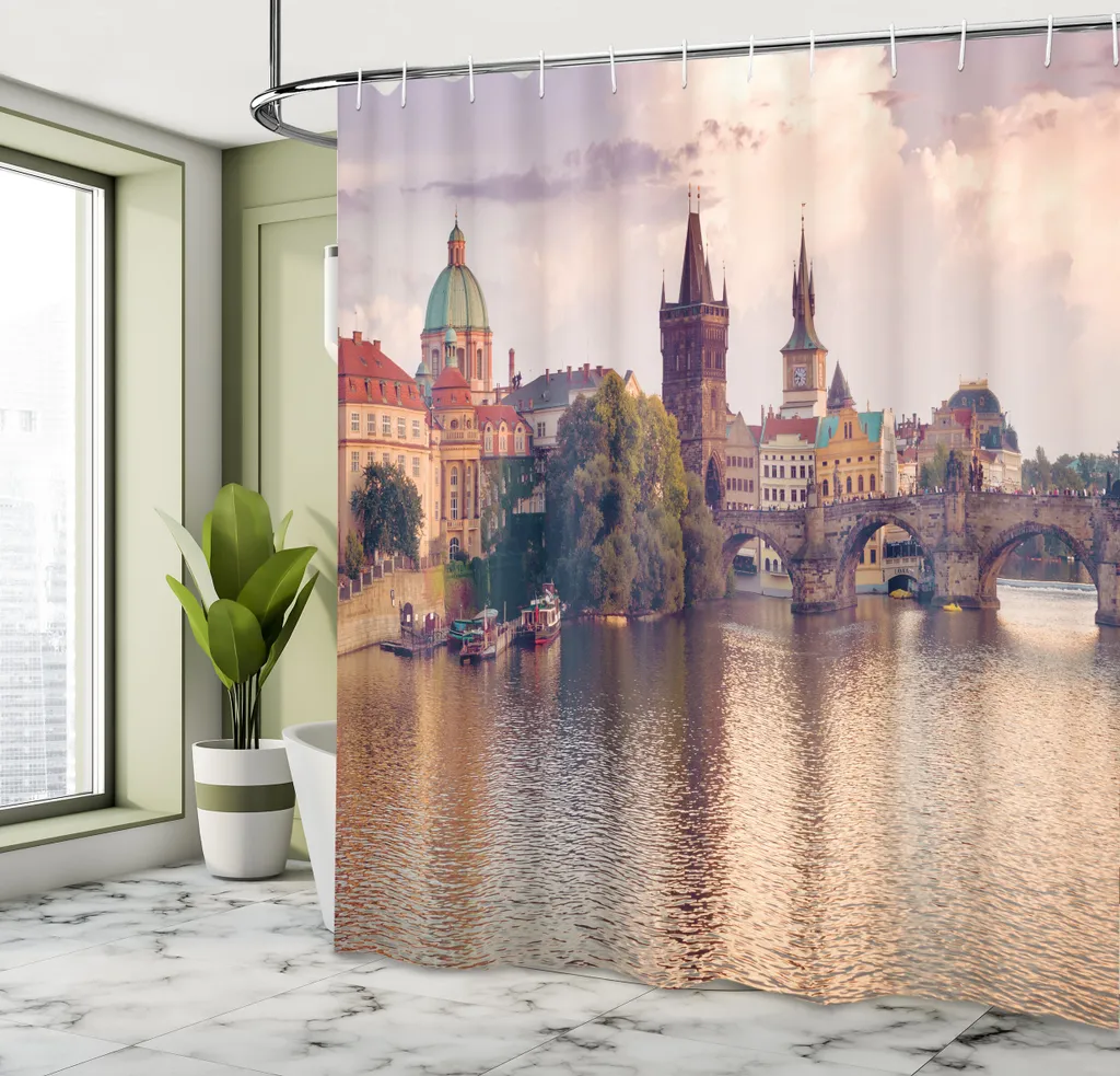 ABAKUHAUS Tenda da doccia paesaggistica, vista pastorale presso le guglie del Ponte Carlo di Praga, Europa centrale, edificio gotico, immagine, tessuto, set decorativo per bagno con ganci, 175x240 cm, multicolore - 3