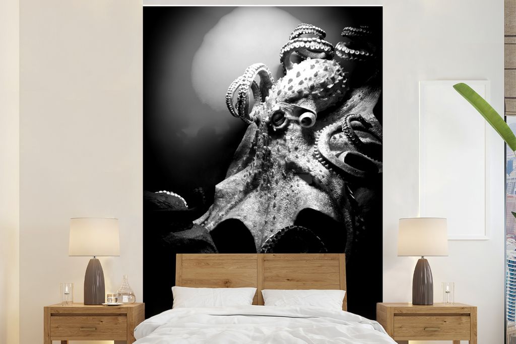 MuchoWow Fototapete für Wohnzimmer oder Schlafzimmer Wandtapete Vinyl Motivtapete Oktopus tief unter Wasser - schwarz und weiß - 200x300 cm - W...