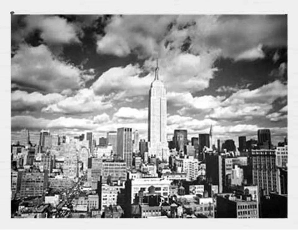 Tableau Décoratif Sky over Manhattan par Henri Silberman sous Cadre MDF