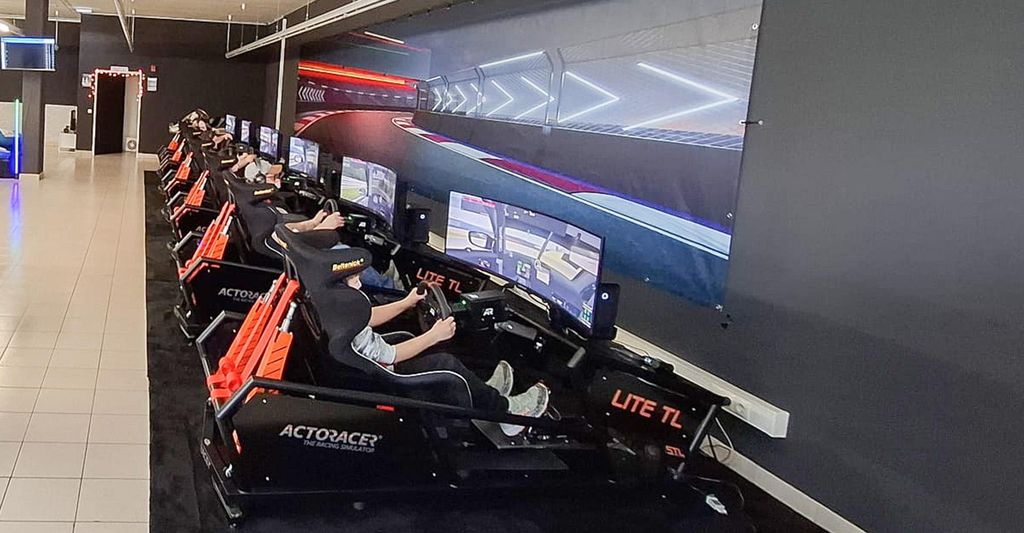 mydays Sim Racing Raum Imst (1 Std.); Erlebnis verschenken oder selbst erleben; Gutschein für 1 Person(en)