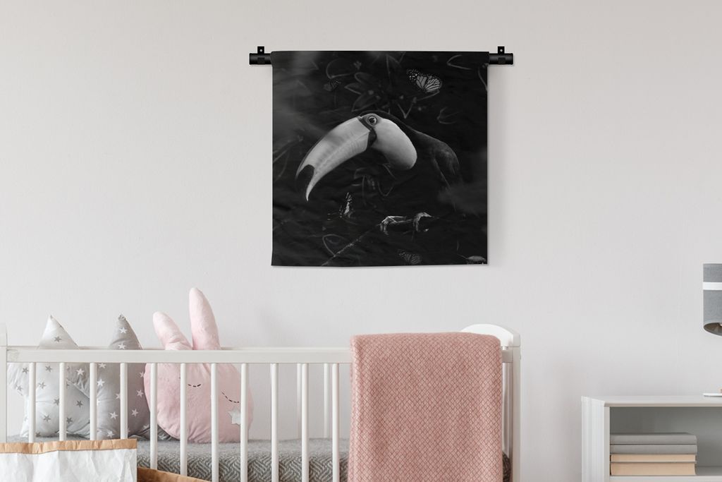 MuchoWow Wandteppich Wandbehang Nahaufnahme eines Tukans, umgeben von Schmetterlingen - schwarz-weiß 60x60 cm Tapisserie Dekoration Wandtuch - D...