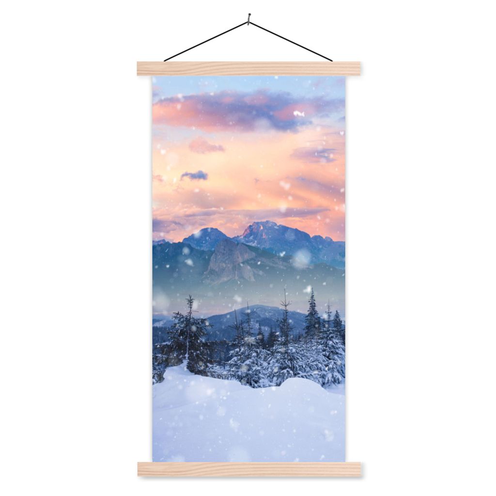 MuchoWow Textilposter Schnee - Himmel - Wald - Winter 40x80 cm mit holzfarbenen Rahmen - Wohnzimmer