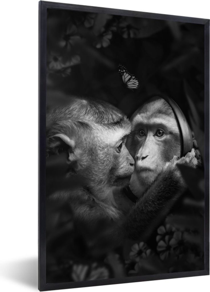 MuchoWow Gerahmtes Poster Spiegelbild eines Affen im Dschungel - schwarz und weiß 60x90 cm - Poster mit Schwarzem Bilderrahmen Wandposter Rahmen...