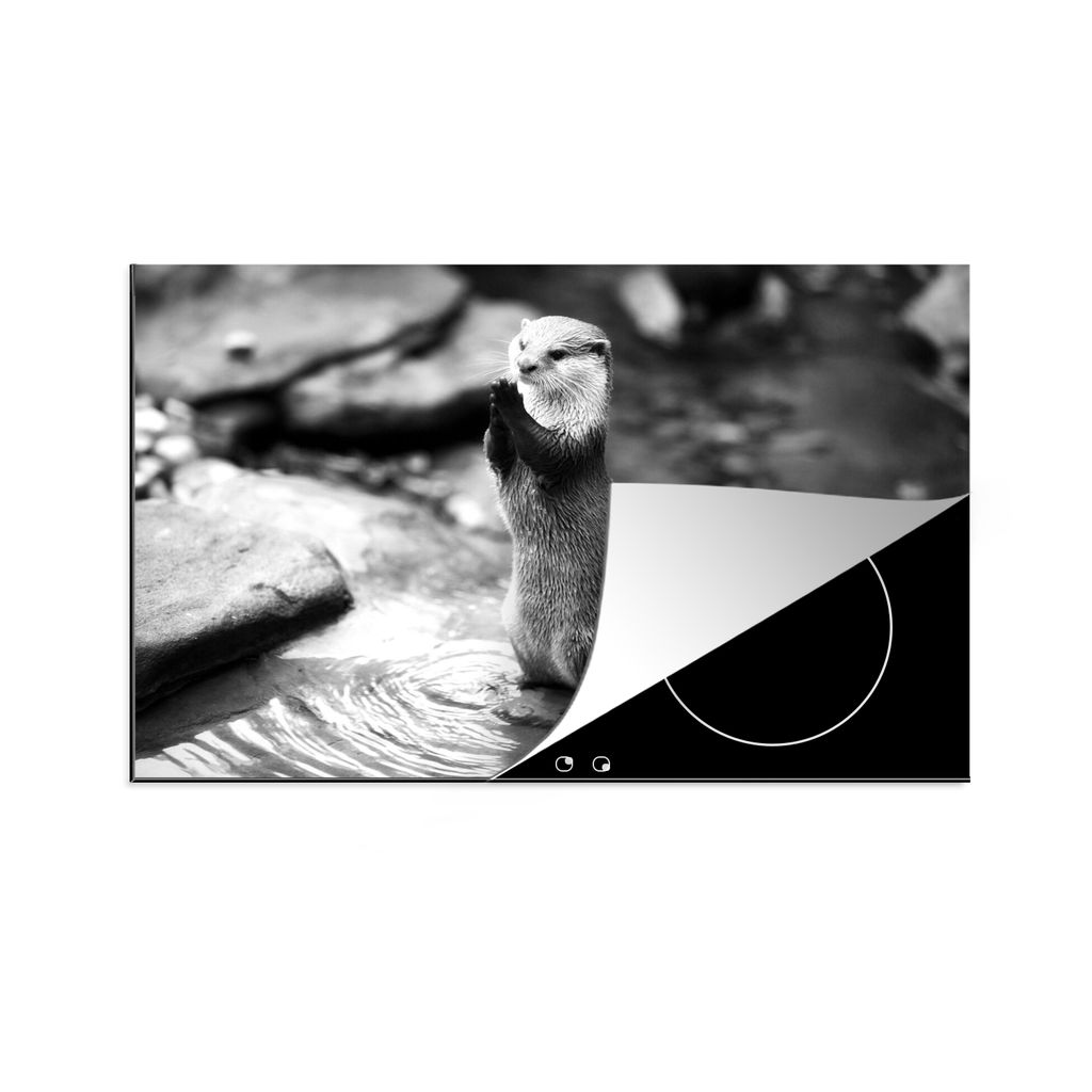 KitchenYeah Herdabdeckplatte Otter steht aufrecht - schwarz und weiß , 78x52cm, Küche Deko, Glaskeramikkochfeld Herdabdeckung, Abdeckplatte fù...