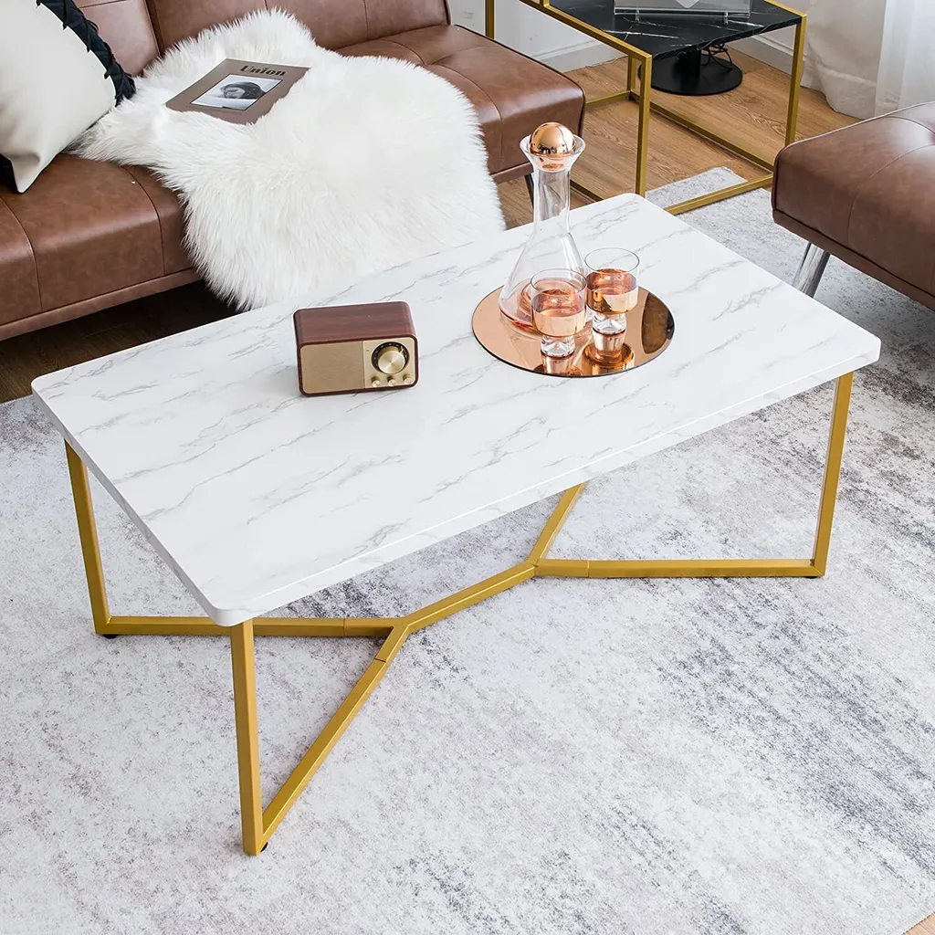 Tavolino rettangolare COSTWAY, tavolino da divano con piano in finto marmo e gambe dorate a Y e sottobicchieri regolabili, tavolino da salotto moderno, tavolino da cocktail 107 x 60x 45,5 cm