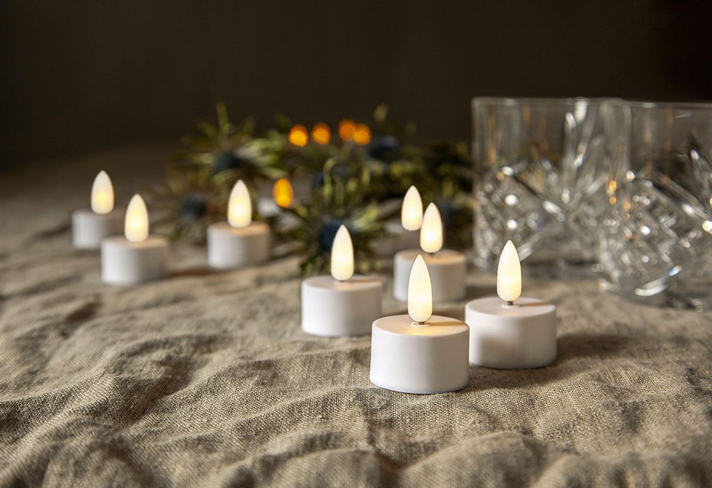 Video su Qual è Candela LED elettrica a batteria, candele senza fiamma, candele a tea con effetto tremolante per illuminazione decorativa di matrimoni