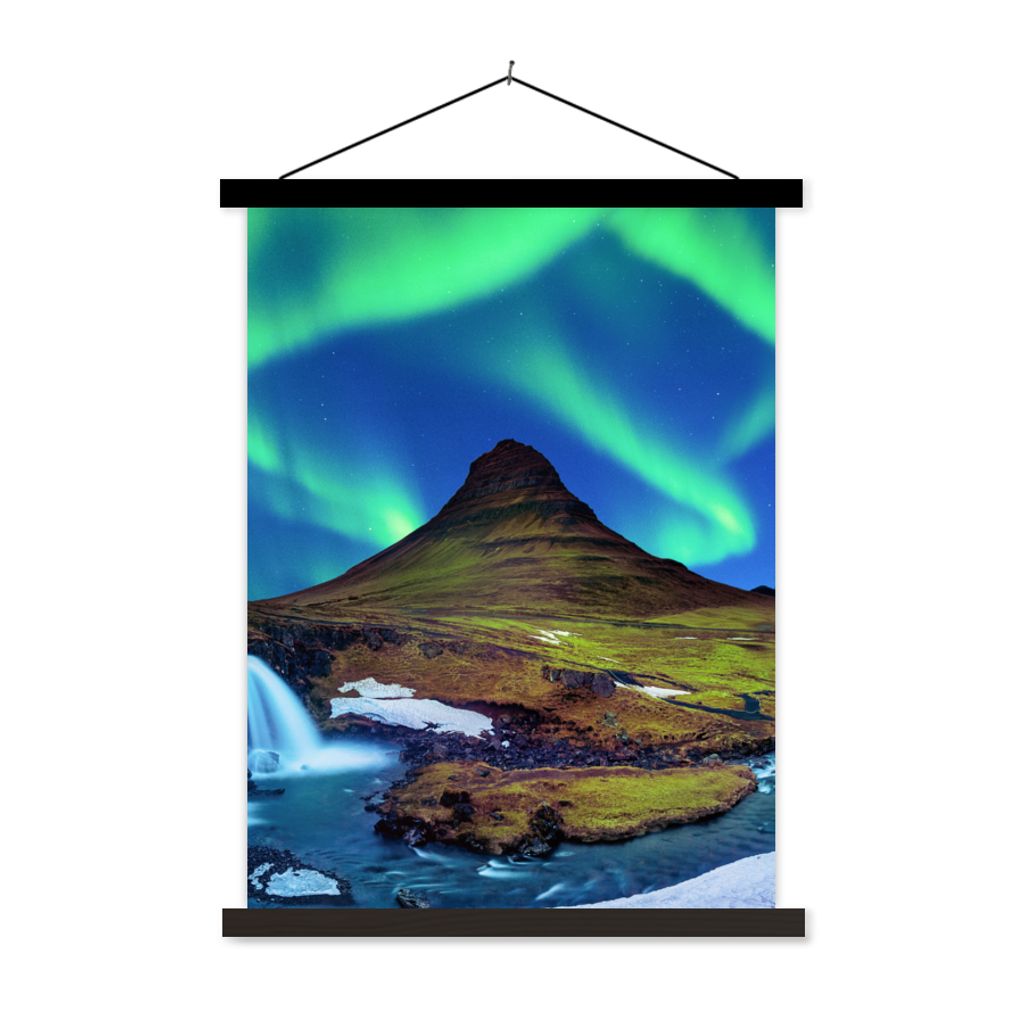 MuchoWow Textilposter Nordlicht - Sternenhimmel - Island - Berg - Grün - Wasserfall - See 40x53 cm mit schwarzem Rahmen - Abbildung
