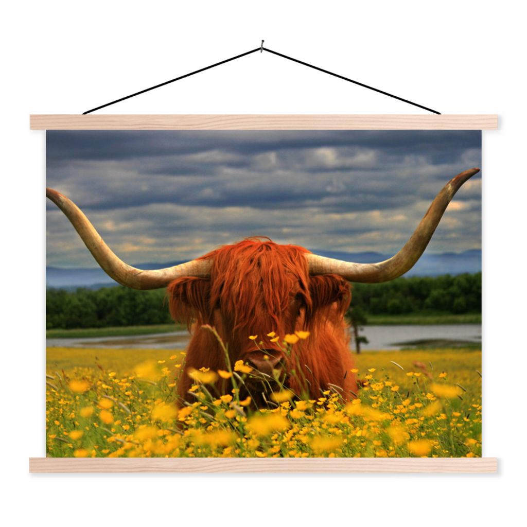 MuchoWow Textilposter Schottischer Highlander - Tiere - Blumen 40x30 cm mit holzfarbenen Rahmen - Bilder