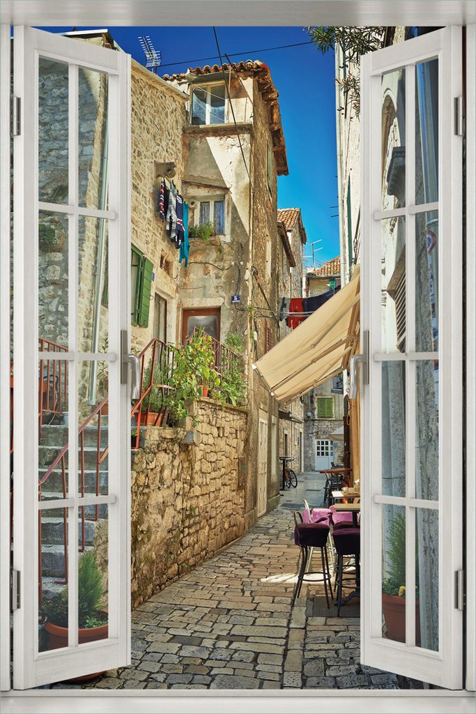 Wallario Poster mit Fenster-Illusion: Romantische Gasse in Kroatien mitten in der Stadt, Größe: 100 x 150 cm