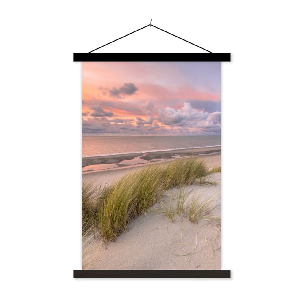 MuchoWow Textilposter Strand - Meer - Dünen - Niederlande - Rosa 60x90 cm mit schwarzem Rahmen - Poster Wohnzimmer