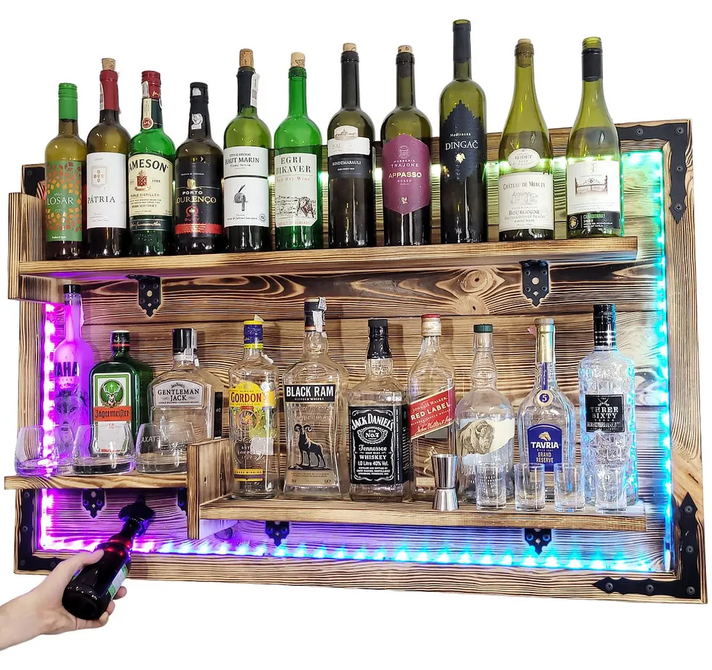 Étagère murale LED RGB : Solution déco bois rustique pour mur sombre