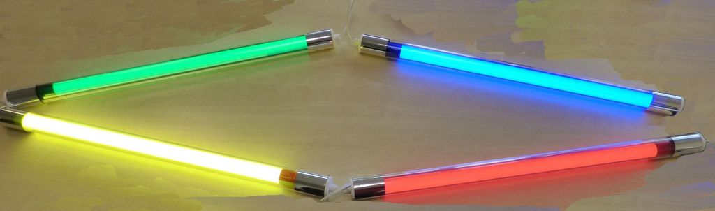 9262 LED ART Leuchte 4 Stück mit 10 Watt je 650mm Mehrfarbig + Befest.