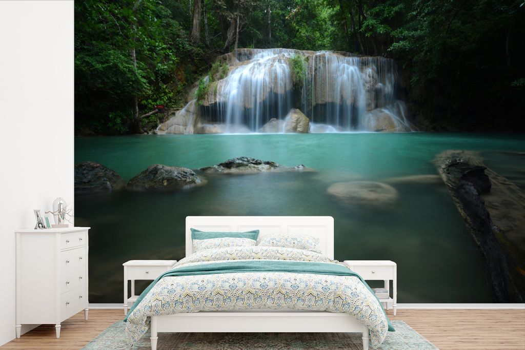 MuchoWow Fototapete für Wohnzimmer oder Schlafzimmer Wandtapete Vinyl Motivtapete Ein Wasserfall im Erawan-Nationalpark, Thailand - 600x400 cm -...