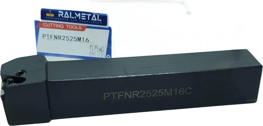 Réduisez les vibrations avec le porte-outil de tour PTFNR 2525M16C