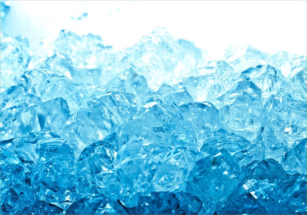 Wallario Poster - Leuchtendes Eis in blau, Kunstdruck Größe: 70 x 100 cm