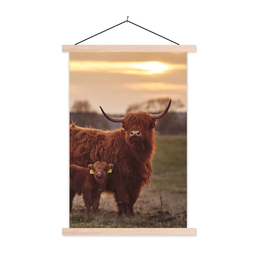MuchoWow Textilposter Schottische Highlander - Tiere - Landschaft - Sonnenuntergang - Kuh 40x60 cm mit holzfarbenen Rahmen - Poster