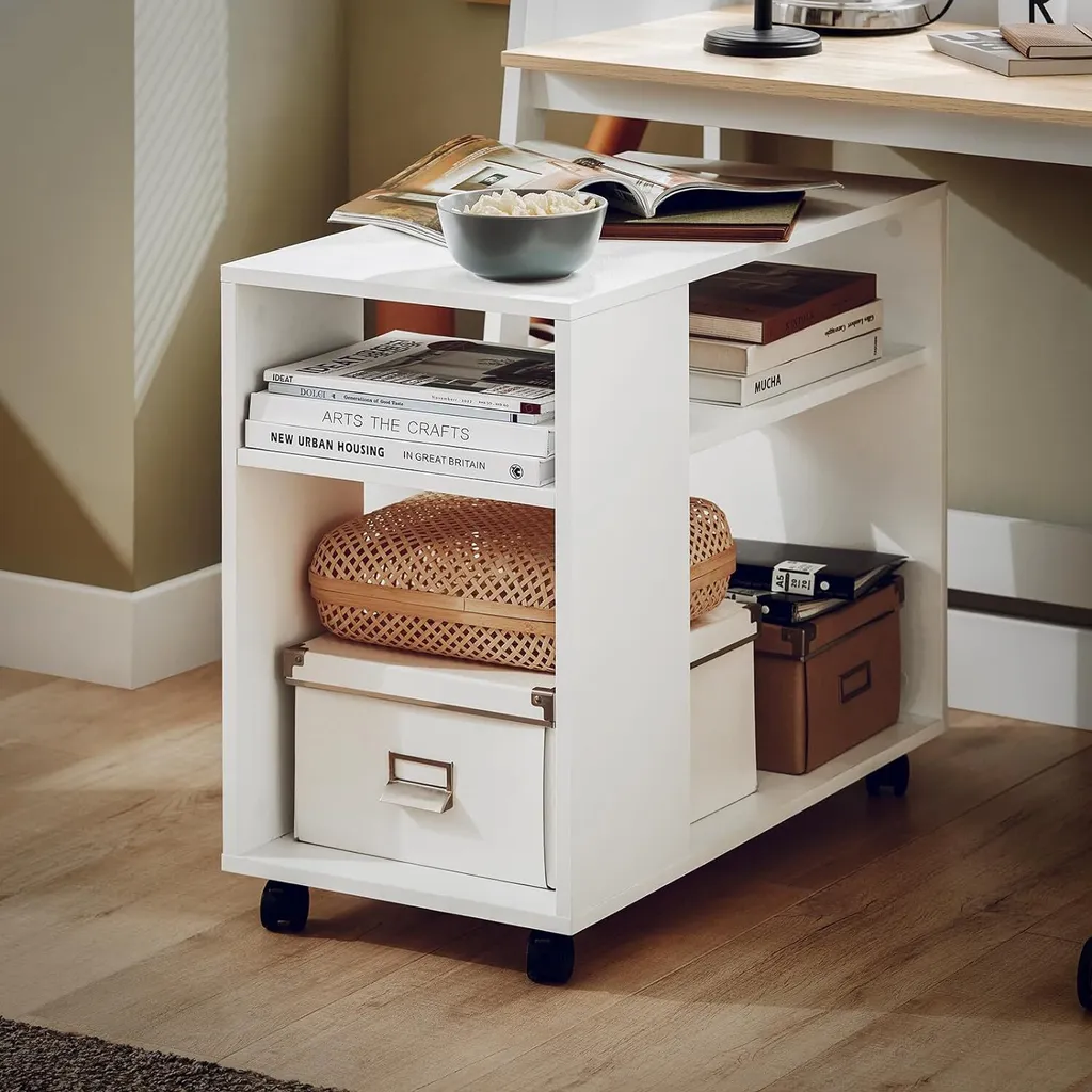 Tavolino Da Divano Moderno Con Ruote E Porta Libri – 4 Ripiani, Bianco, Per IPad E Riviste, Facile Da Montare