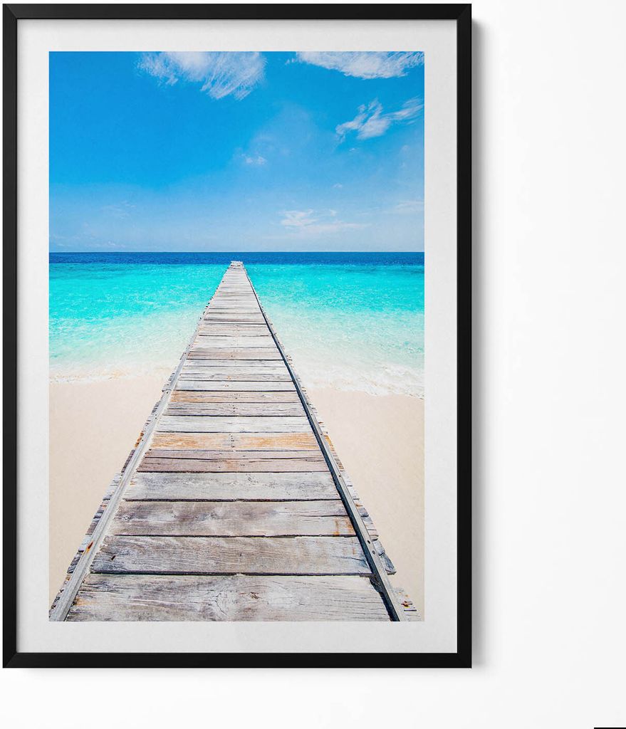 Landschaft mit einem Holzsteg und dem Meer– Wandbild mit Rahmen – Gerahmtes Bild – Wanddekoration – 70x100 cm – Schwarz Rahmen