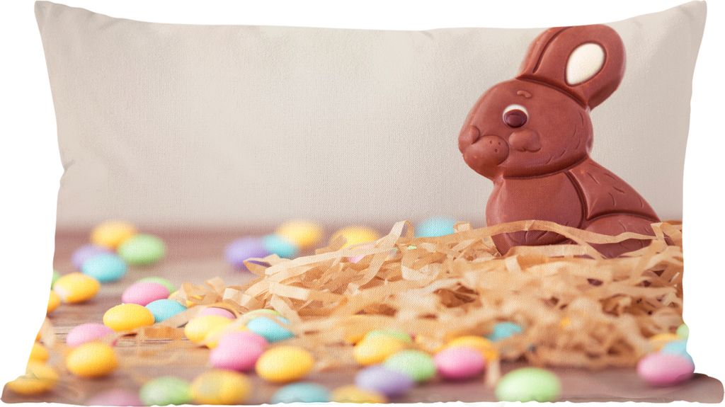 MuchoWow Zierkissen Sofakissen Wohnzimmer Dekokissen 50x30 cm Ein Schokoladenhase mit kleinen Eiern zu Ostern - Wohnzimmerdekoration - Polster mi...