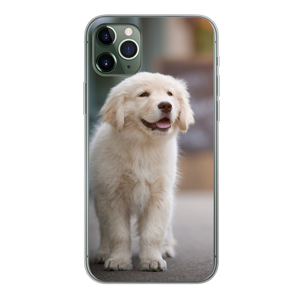 MuchoWow Handyhülle Schutzhülle Hülle für iPhone 11 Pro Max Ein Golden Retriever Welpe läuft auf dem Bürgersteig Silikon Softcase Handy Hü...