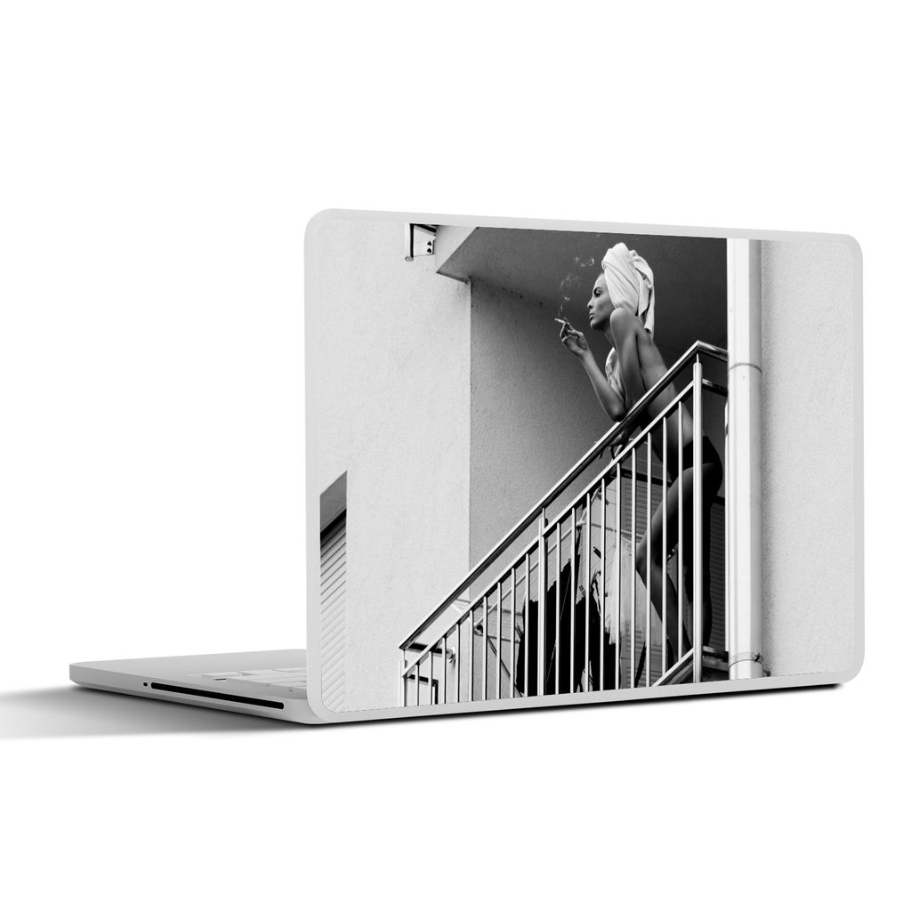 MuchoWow Laptop Aufkleber Sticker Cover Balkon - Zigaretten - Rauchen - Frau 25x18 cm - Laptop-Deko