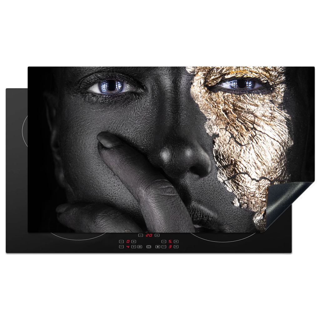 KitchenYeah Herdabdeckplatte Frau - Gold - Schwarz - Make-up - Luxus , 89x51cm, Küche Deko, Glaskeramikkochfeld Herdabdeckung, Abdeckplatte fùr...