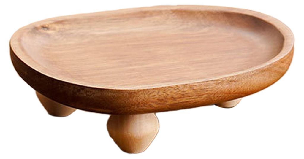 Kleines rundes Serviertablett aus Holz im rustikalen Landhausstil, ideal als Kerzenhalter oder Schmuckablage.