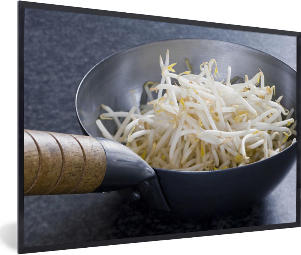 MuchoWow Gerahmtes Poster Eine Wok-Pfanne gefüllt mit Bohnensprossen 90x60 cm - Poster mit Schwarzem Bilderrahmen Wandposter Rahmen Foto Bilder ...