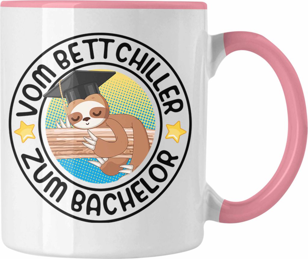 Trendation - Vom Bett Chiller zum Bachelor Tasse Geschenk Prüfung Bestanden Graduation Lustiger Spruch Bachelor Geschenkidee (Rosa)