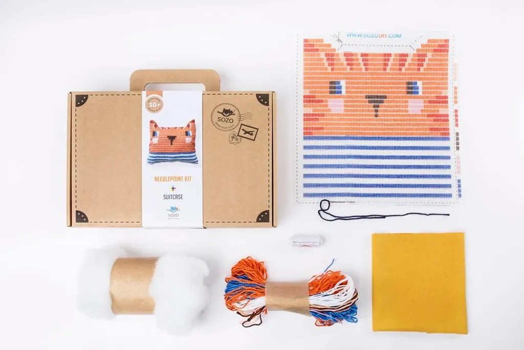 Coussin Chat à Rayures DIY Sozo : Kit de Couture Guidée sans Machine