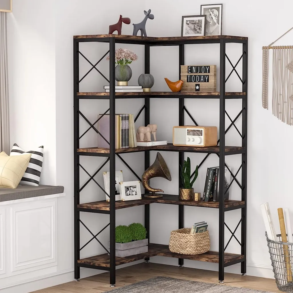 Étagère d'Angle au Sol pour Optimiser les Petits Espaces de Rangement