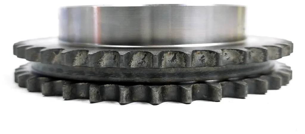 Pignon de chaîne double à moyeu 38 dents 08B en acier trempé robuste