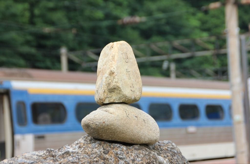 hansepuzzle 59955 - Bahnhof Puzzle, 500 Teile, Industrie, 46,0 x 30,0cm mit hochwertiger Aufbewahrung, Kartonbox und wiederverschließbarem Beutel