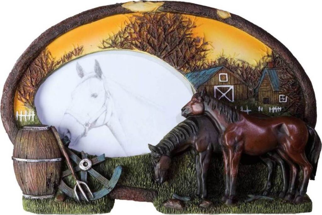 Bilderrahmen oval mit Pferde auf dem Hof