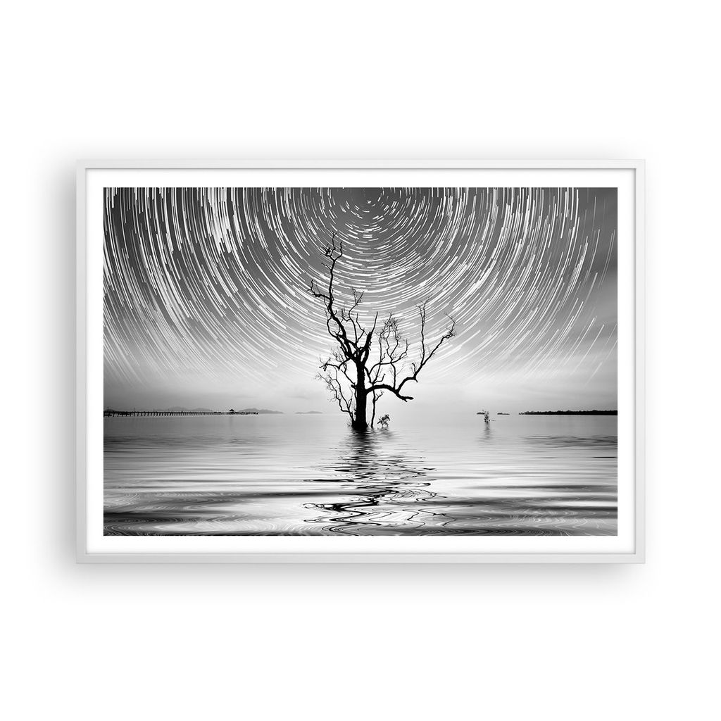 Gerahmtes Poster - Weißer Rahmen - Schwarzweiß Baum See - 100x70 cm - Wand Bild - Wanddeko - Wandbilder - Kunstposter - Wandposter - Bilderrahmen...