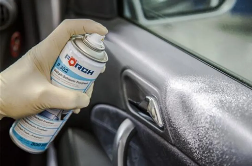 Nettoyant plastiques voiture en mousse FORCH P300 format spray 300ml