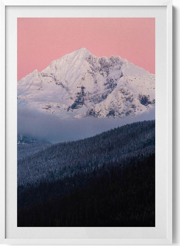 Wald und schneebedeckter Gipfel– Wandbild mit Rahmen – Gerahmtes Bild – Wanddekoration – 70x100 cm – Weiß Rahmen