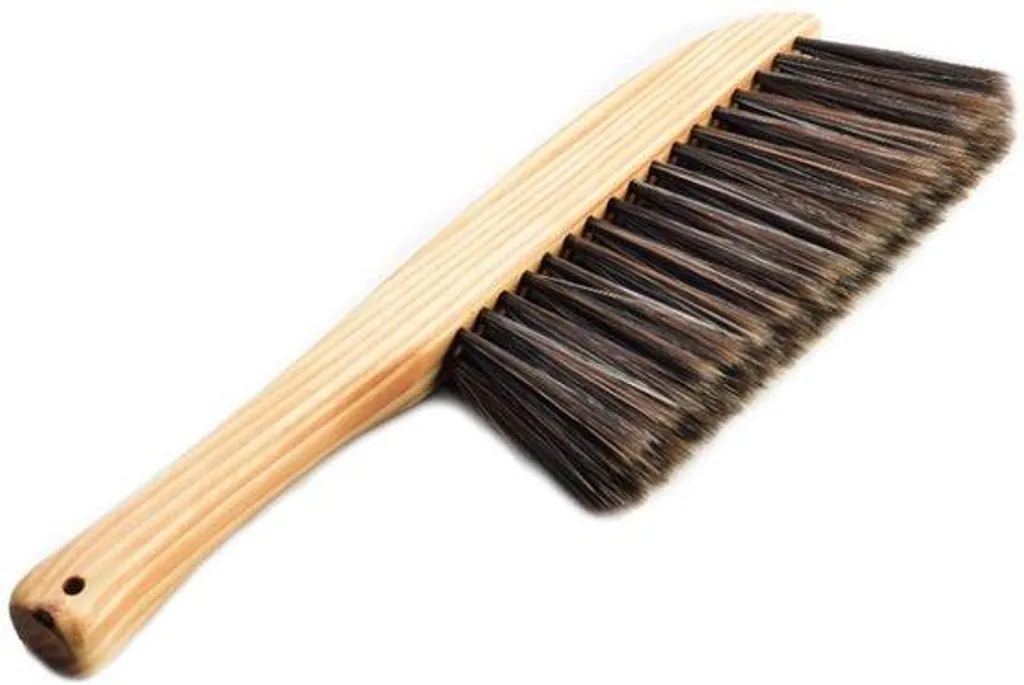 Petite brosse à poils souples 50 mm avec manche en bois jaune pâle