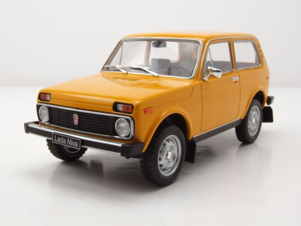 Lada Niva gelb-orange 1:24_WHITEBOX Produktbild 