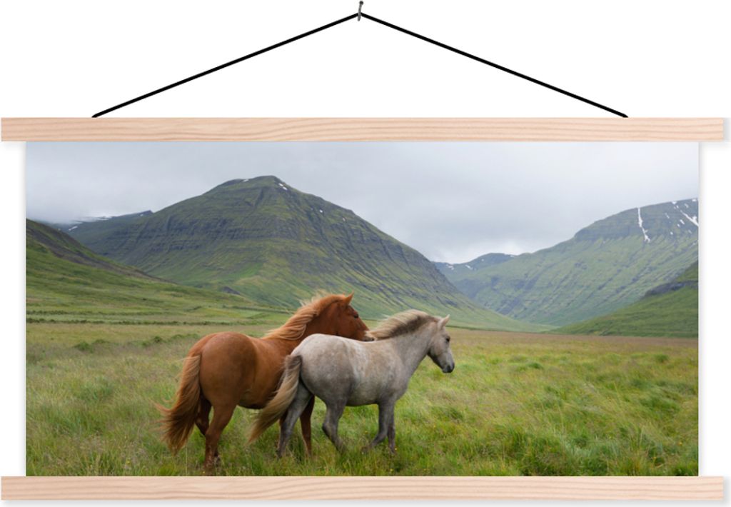 MuchoWow Textilposter Pferde - Gras - Berge 120x60 cm mit holzfarbenen Rahmen - Klemmleiste