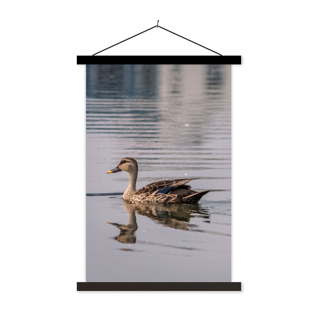 MuchoWow Textilposter Ente - Wasser - Vogel - Braun 60x90 cm mit schwarzem Rahmen - Poster Wohnzimmer
