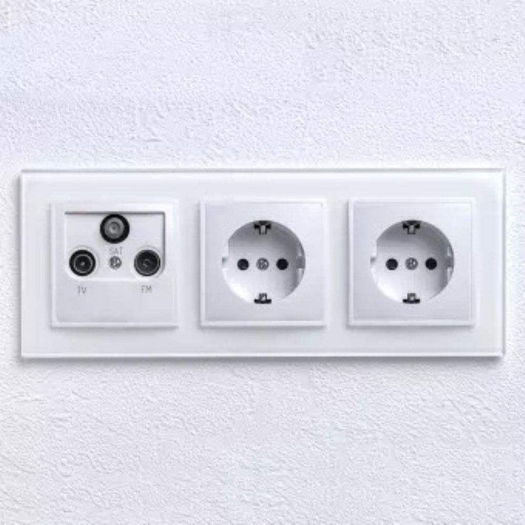 7869 Abelka Nuovo weiß 1 x Antennen Dose 2xSchukodose 230 Volt 16 Amp.