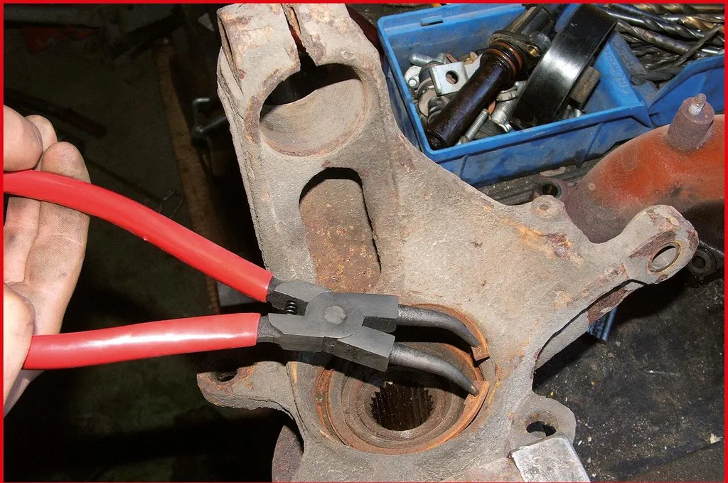Extraire vos circlips difficiles avec la pince coudée 45° KS TOOLS - 11